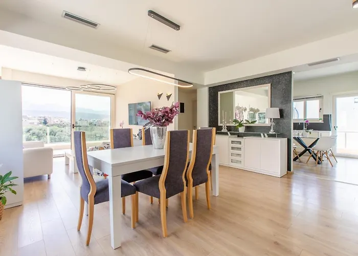 Gk Halepa Luxury Apartment